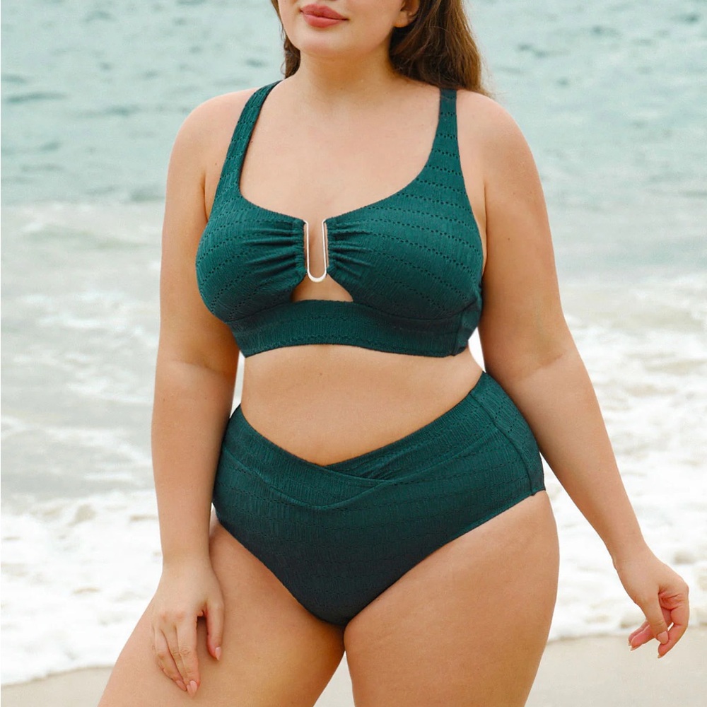 Berlook Dark Green Cut Out Plus Size Bikini Top & V Cut Bottom